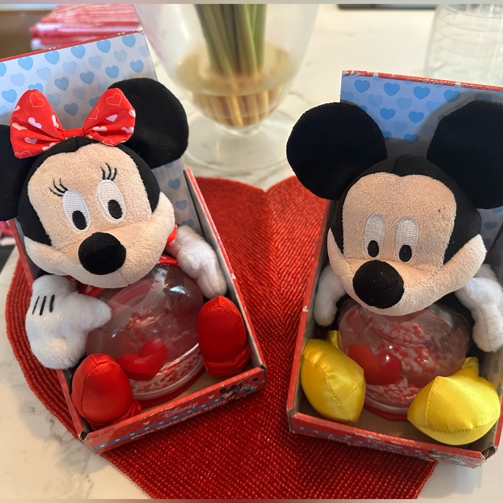 Valentines DISNEY PLUSH MICKEY & MINNIE MOUSE SNOW GLOBES RED HEART 7" TALL